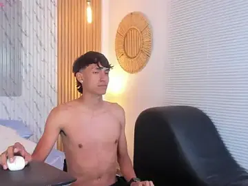 Stripchat Sex Cam of myke_tucker