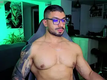 Stripchat Live Sex Cam of Michael_Diamond