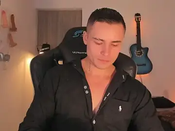 Stripchat Free Porn Cam of connorsmiith