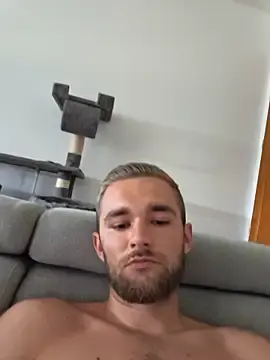 Stripchat Sex Cam of Benjamiinlt