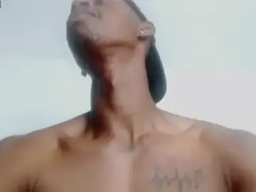 Stripchat Live Sex Cam of drake_brwon_23