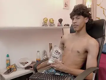 Stripchat Watch Live Sex Cams of Zayn_Fox32