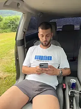 Stripchat Live Sex Cam of Pablo_Hornyguy95
