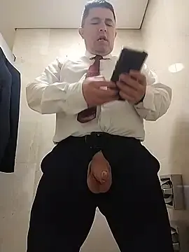 Stripchat Free Porn Cam of BigCristh79