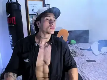 Stripchat Sex Cam of Bull__fit