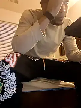 Stripchat Free Porn Cam of bigboytoy912