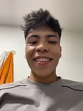 Stripchat Sex Cam of MaxiWildd