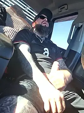 Stripchat Sex Cam of Beardedtattood