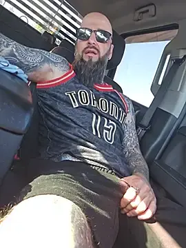 Stripchat Free Live Porn of Beardedtattood