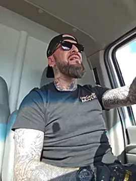 Stripchat Sex Cam of Beardedtattood