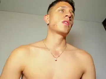 Stripchat Free Porn Cam of kevin_ahss