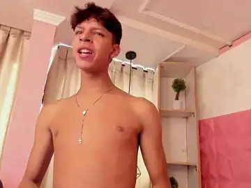 Stripchat Sex Cam of Ethan_qop