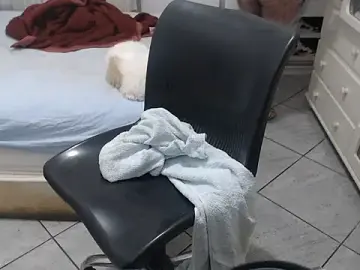 Stripchat Sex Cam of MysterBearMG