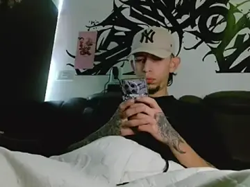 Stripchat Sex Cam of Chris__Jones