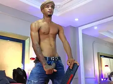 Stripchat Free Live Porn of AaronCruz_