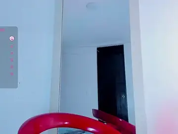 Stripchat Live Sex Cam of Lucas_cruz1