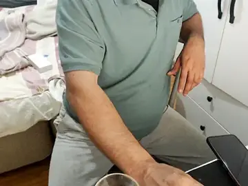 Stripchat Live Sex Cam of LiONTURK