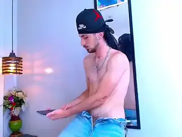 Stripchat Free Porn Cam of Lucas_Knight
