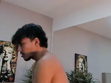 Stripchat Live Sex Cam of kai_storn