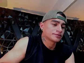 Stripchat Live Sex Cam of LiamDeeps