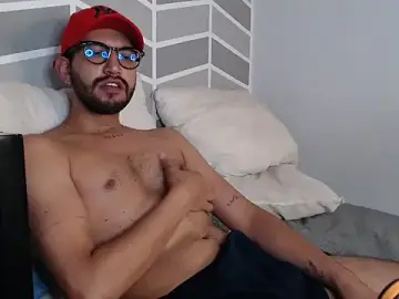 Stripchat Live Sex Cam of thomass1018