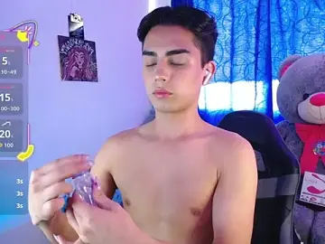 Stripchat Live Sex Cam of OwenBluee