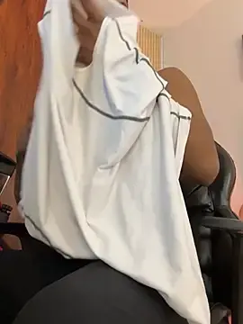 Stripchat Free Porn Cam of Latinmoster_boss