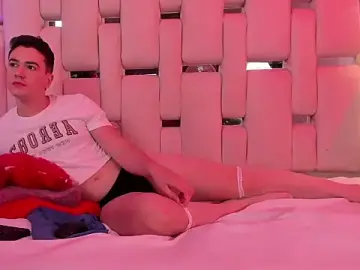 Stripchat Live Sex of CamiloSeed