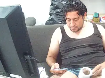 Stripchat Free Porn Cam of simpatico1000