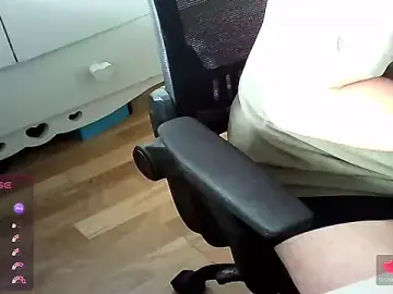 Stripchat Free Live Porn of Big_And_ThickUK