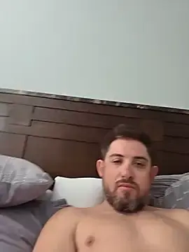 Stripchat Sex Cam of caliguy37