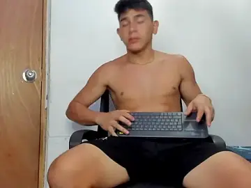 Stripchat Live Sex Cam of andrew_rose_