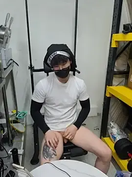 Stripchat Live Sex Cam of kr_tory