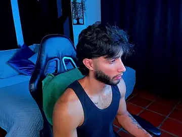 Stripchat Free Porn Cam of Emmet_CollinsJS