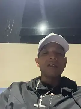 Stripchat Live Sex Cam of Gzinho69ik
