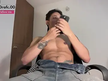 Stripchat Live Sex Cam of rafael_stone11