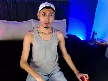 Stripchat Sex Cam of Toyboy_richard