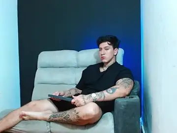 Stripchat Live Sex Cam of JUSTIN_FULLER1
