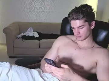 Stripchat Live Sex Cam of MaxKaiden