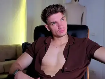 Stripchat Live Sex Cam of MaxKaiden