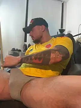 Stripchat Free Porn Cam of DimitriSullivan_