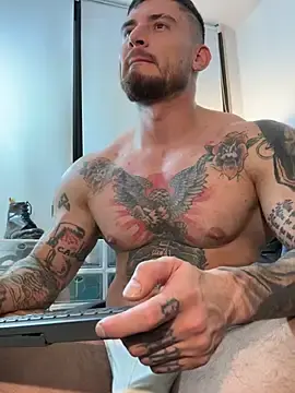 Stripchat Free Live Porn of DimitriSullivan_