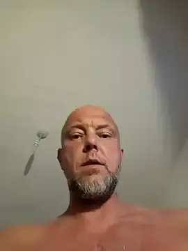 Stripchat Nude Webcam of HornyDaddyMuscle