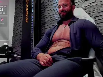 Stripchat Free Porn Cam of David_Big_Daddy
