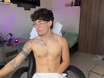 Stripchat Live Sex Cam of Kisan_Smith