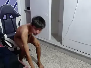 Stripchat Free Porn Cam of XXSNOVER_