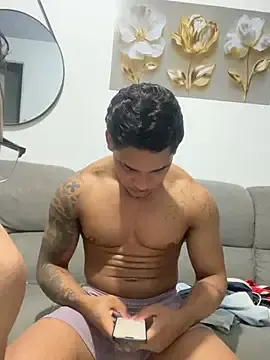 Stripchat Sex Cam of YuriCardosox79