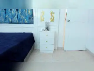 Xlovecam Watch Live Sex Cams of AlannaAndJames