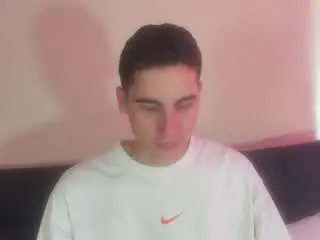 Xlovecam Nude Webcam of Ryanlevys