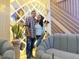 Xlovecam Free Porn Cam of SaraAndJhonny